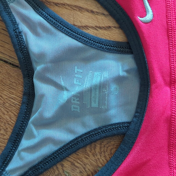 Nike Workout Top - Picture 2 of 5